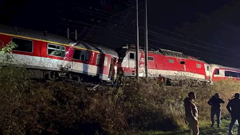 إصابة 30 شخصا في حادث تصادم قطارين بـ سلوفاكيا.. والسلطات تُحقق- صور