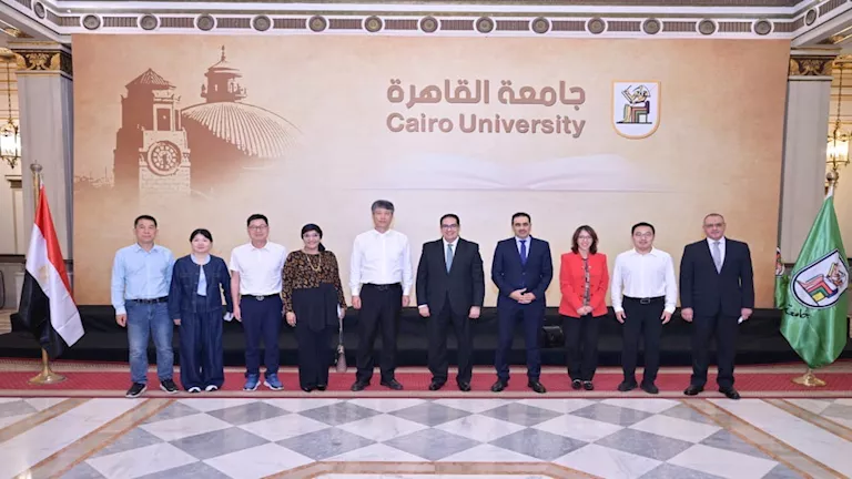رئيسا جامعتي القاهرة ونانجينغ للتربية الخاصة بالصين يبحثان تأهيل المعل
