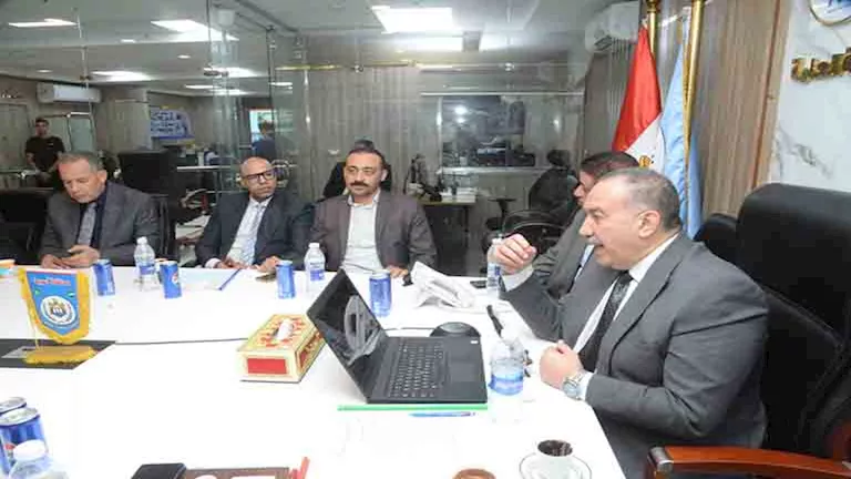 محافظ أسيوط: إقبال كثيف يمدد التصويت في 30 لجنة فرعية حتى آخر ناخب (في