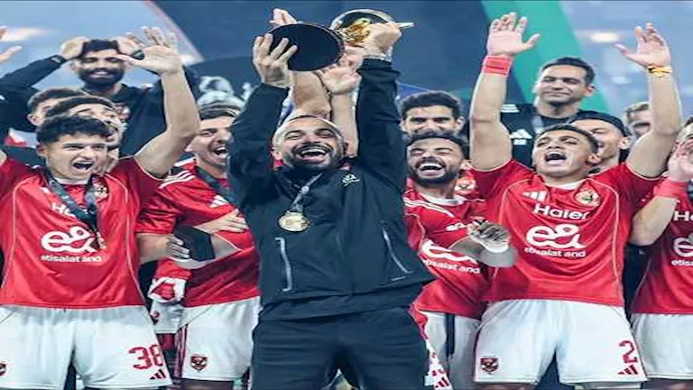 قفشة يحتفل بكأس السوبر المصري بصور مميزة رغم عدم مشاركته في النهائي