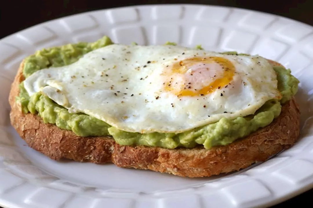 الأفوكادو بالبيض