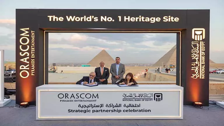 البنك الأهلي يجدد شراكته الاستراتيجية مع شركة “أوراسكوم بيراميدز”