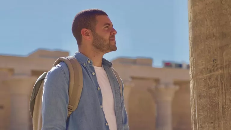 مخرج "كارثة طبيعية" يشيد بكمال أبو رية ويصفه بقيمة فنية حقيقية