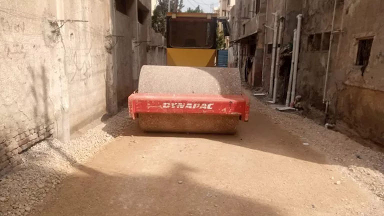 مديرية الطرق تواصل أعمال تطوير المناطق الأكثر احتياجًا بالإسماعيلية