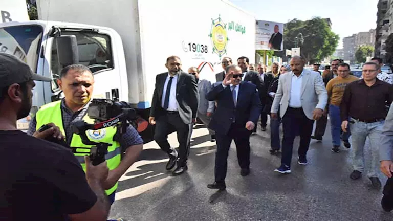 محافظ أسيوط يتفقد قافلة مساعدات وتجهيز عرائس للأسر الأكثر احتياجًا