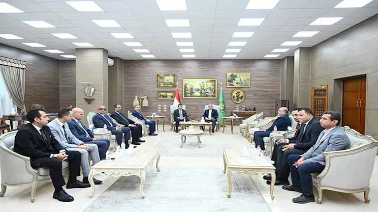 وزير الرياضة ومحافظ الإسماعيلية يلتقيان إدارة النادي الإسماعيلي (صور)