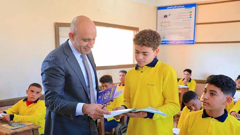 جولة مفاجئة لوزير التعليم في 8 مدارس بكفر الشيخ