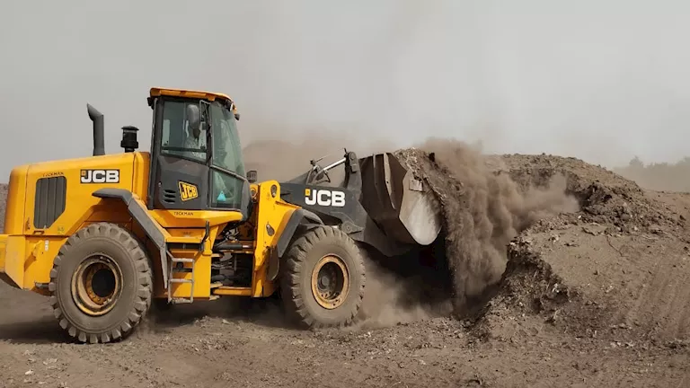 محافظ المنيا يوجه تحويل أراضي غير مستغلة بملوي إلى منشآت تعليمية