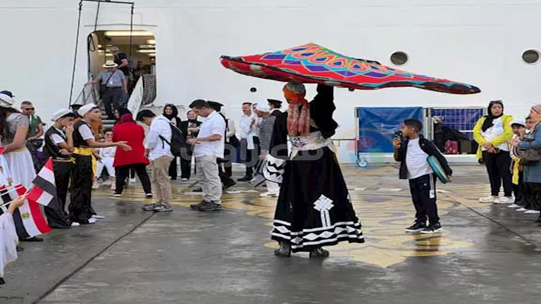 أجواء مُبهجة في استقبال 2700 سائح بميناء بورسعيد -فيديو وصور