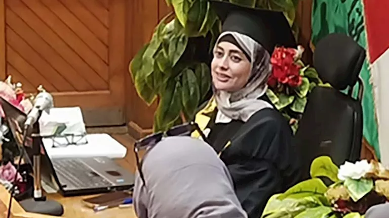 كلية الدراسات الأفريقية بجامعة القاهرة تمنح الباحثة هبة خالد درجة الدك