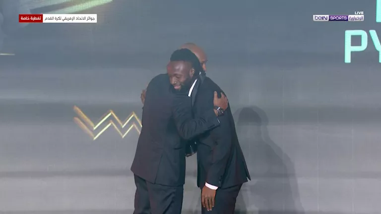 ماييلي يتوج بجائزة أفضل لاعب في إفريقيا 2025 وبيراميدز أفضل نادٍ