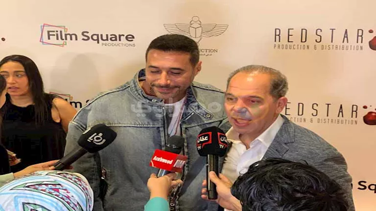 نجوم "ولنا في الخيال حب" يتألقون على السجادة الحمراء في مهرجان القاهرة السينمائي