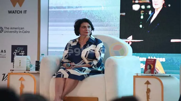 هيام عباس تبكي في مهرجان القاهرة وتكشف كواليس فيلم "باب الشمس"