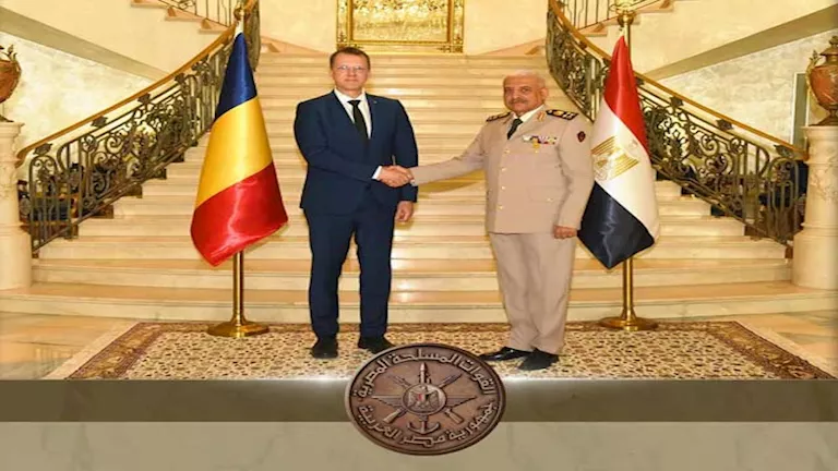 وزير الدفاع يلتقي نظيره الروماني ويوقع مذكرة تفاهم في مجال التعاون الع