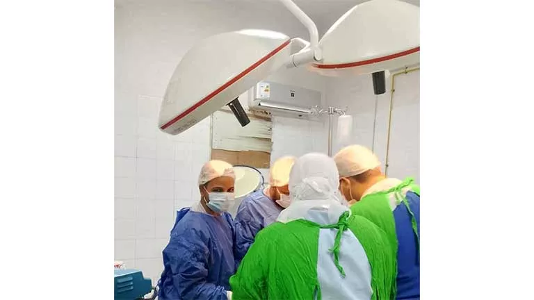 سيدة تصل مستشفى بني مزار بـ “رحم متهتك”.. هكذا أنقذ الأطباء الأم وجنين