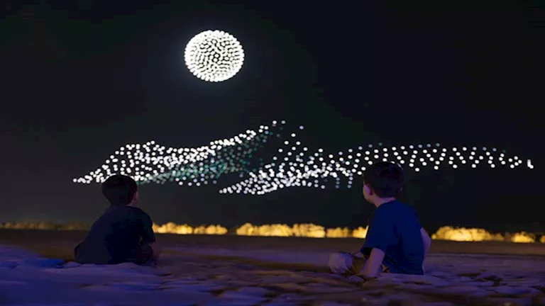 انطلاق فعاليات “منار أبوظبي” 2025 بالكامل مع 22 عملاً فنياً ضوئياً