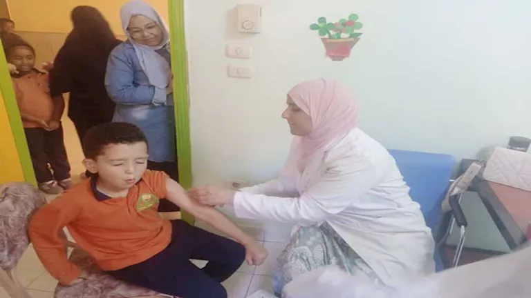في 96 ساعة فقط.. “صحة أسوان” تُحصّن نصف أطفال المحافظة ضد الحصبة (صور)