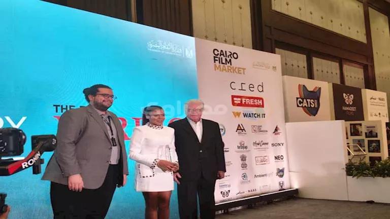 ناهد السباعي تهدي جائزة التمثيل لأمها ويسري نصر الله في مهرجان القاهرة السينمائي