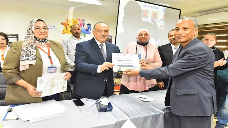 محافظ أسيوط يشهد ندوة حول مستقبل التوظيف في عصر الذكاء الاصطناعي (صور)