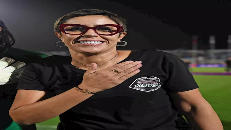 أخفت على والدها لعبها للكرة. من هي لمياء بومهدي مدربة مازيمبي للسيدات؟ أخفت على والدها لعبها للكرة. من هي لمياء بومهدي مدربة مازيمبي للسيدات؟