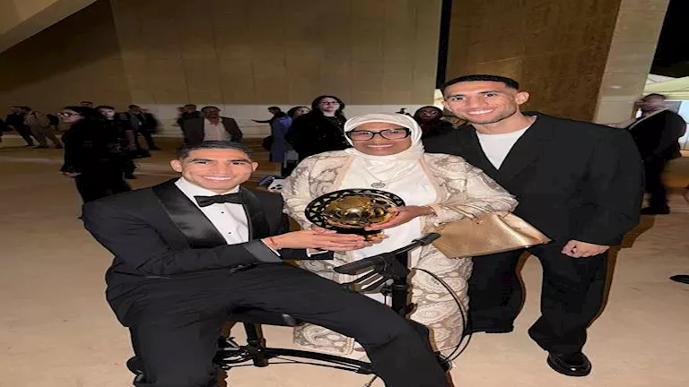 احتفال عائلي مميز بفوز أشرف حكيمي بجائزة أفضل لاعب في أفريقيا لعام 2025
