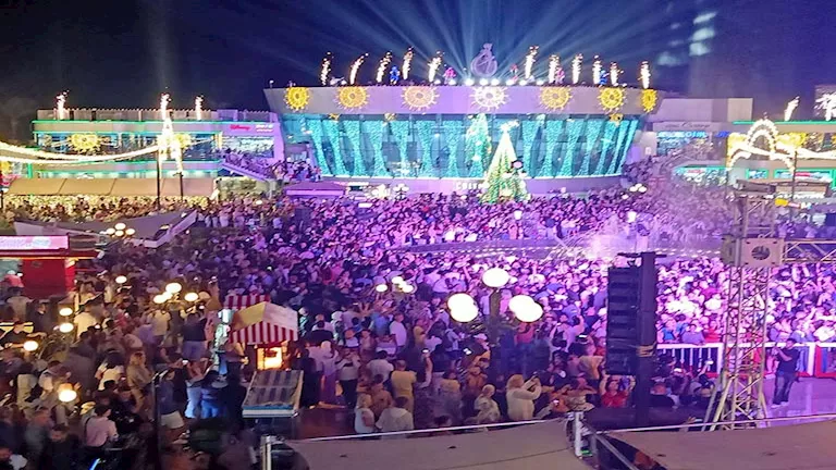 “سوهو سكوير” يضيء سماء شرم الشيخ احتفالاً بالكريسماس -صور