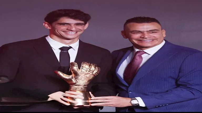 3 صور لعصام الحضري رفقة ياسين بونو في حفل الأفضل بأفريقيا