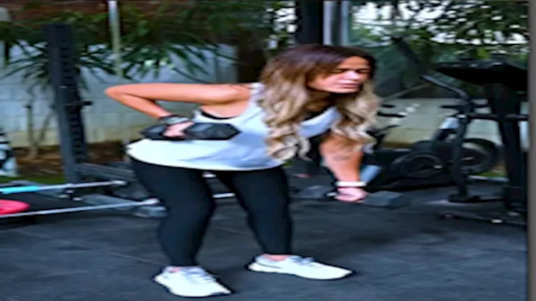 18 صورة لزوجة ميدو في الجيم