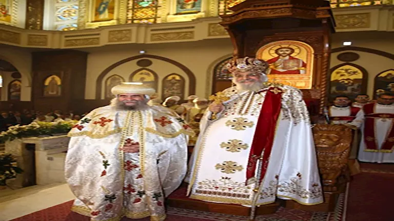 بالصورـ محافظ أسيوط يشارك في قداس ترقية الأنبا يوأنس إلى رتبة مطران