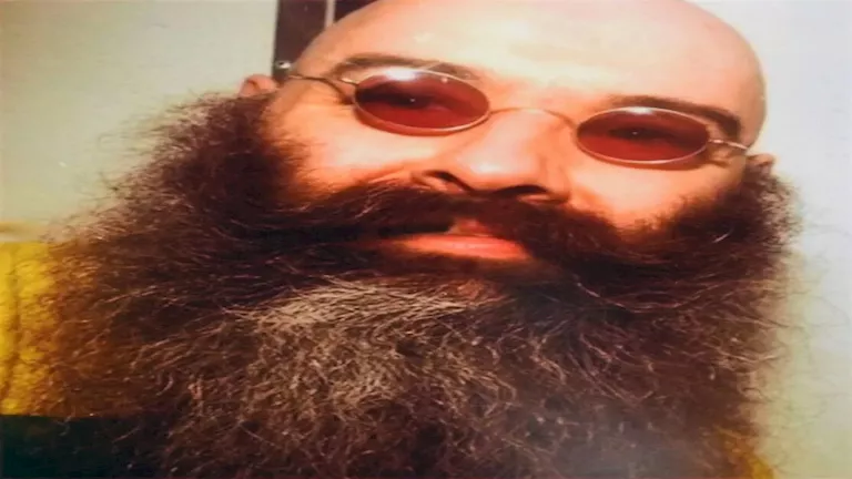 أسطورة إنجلترا يطالب بالإفراج عن “السجين الأكثر شهرة في بريطانيا”