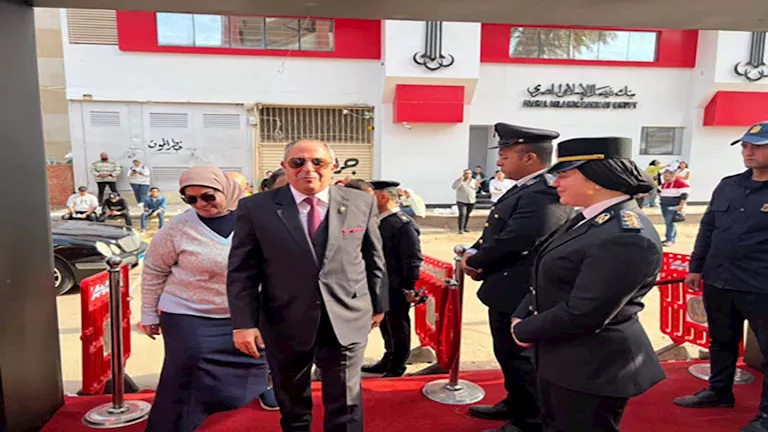 محافظ بورسعيد للمرشحين: “متديش أحلام واهية لأن الشعب فاهمك وعارفك” محافظ بورسعيد للمرشحين: “متديش أحلام واهية لأن الشعب فاهمك وعارفك”