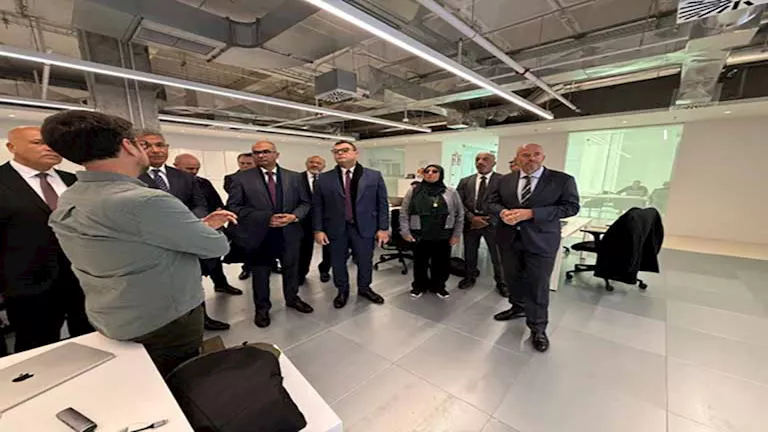 وزير الإسكان يبحث تعزيز التعاون مع “أكسيونا” الإسبانية في مشروعات المي