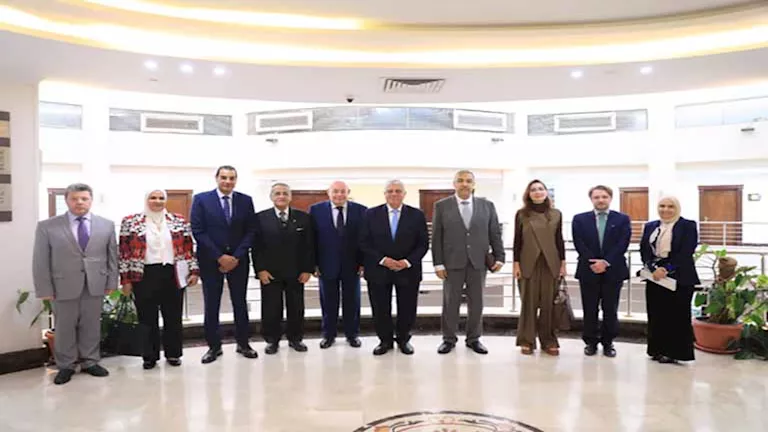 وزير التعليم العالي والممثل الخاص للرئيس الروسي يبحثان التعاون في الطا