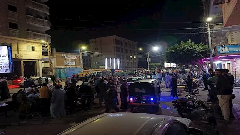 تأهب ومتابعات.. أنصار مرشحي النواب يتجمعون في محيط اللجان العامة بكفر