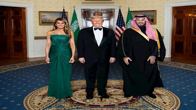 ترامب ينشر صورة مع بن سلمان ويعلق: “الملك السعودي المستقبلي الموقر”