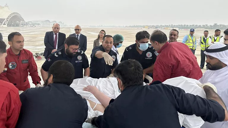 بتوجيهات من السيسي.. نقل مواطن مصري ذو ظروف طبية خاصة من الكويت بتوجيهات من السيسي.. نقل مواطن مصري ذو ظروف طبية خاصة من الكويت