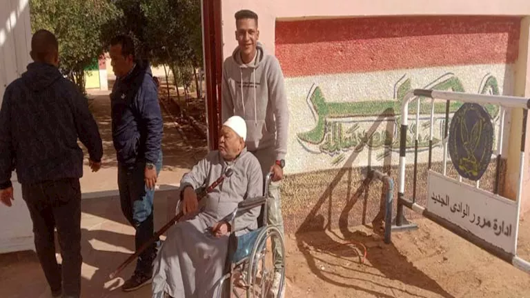 إقبال ملحوظ من كبار السن على الانتخابات البرلمانية بالوادي الجديد (صور إقبال ملحوظ من كبار السن على الانتخابات البرلمانية بالوادي الجديد (صور