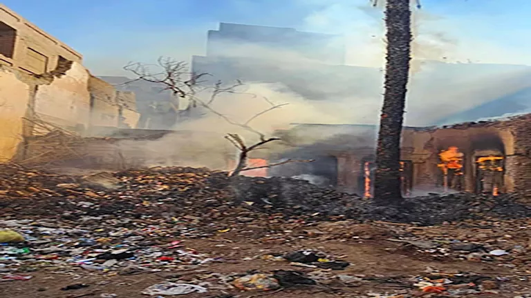 بالصور- السيطرة على حريق داخل منزل مهجور بأسيوط