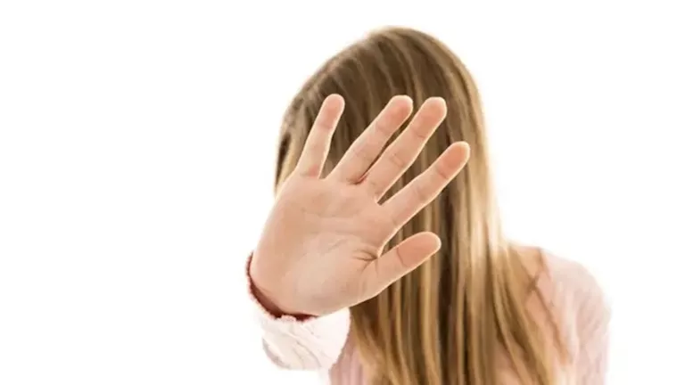 الأول حاول تقبيلها والثاني لمس جسدها.. طالبتان ضحيتا تحرش بالجيزة