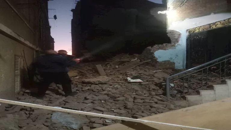 انهيار منزل من 3 طوابق بسوهاج