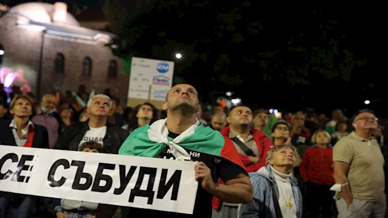 للمرة الثالثة في 3 أسابيع.. عشرات آلاف المتظاهرين في صوفيا يُطالبون بر