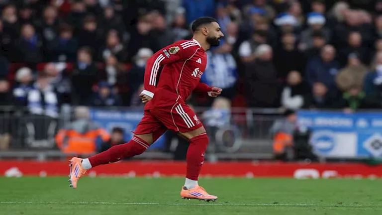 لقطة طريفة بين محمد صلاح والصحفيين عقب نهاية مباراة ليفربول وبرايتون