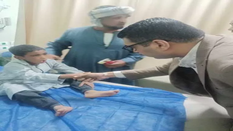 نائب محافظ الأقصر يتابع الحالة الصحية لضحايا انهيار منزل إسنا -صور
