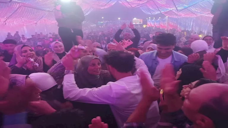 شماريخ ورقص.. أجواء صاخبة في حفل حنة أحمد عبد القادر بالدقهلية