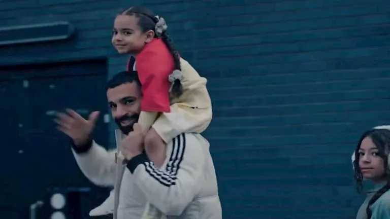 13 صورة لظهور محمد صلاح في إعلان مع بناته قبل أمم أفريقيا