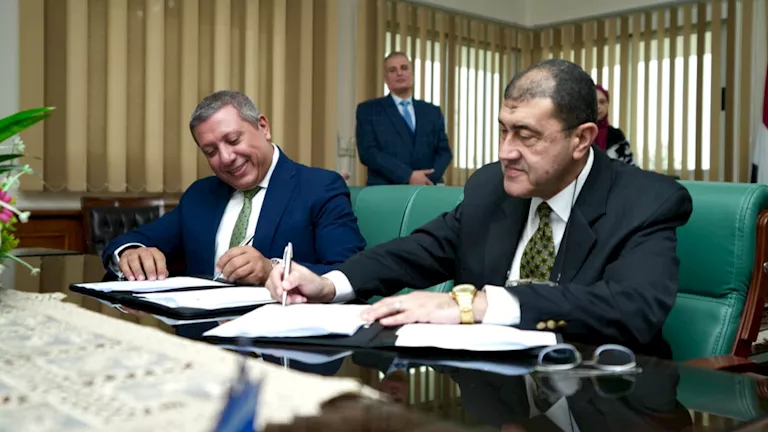 بروتوكول بين هيئة قناة السويس وبنك التنمية الصناعية لإصدار بطاقات دفع