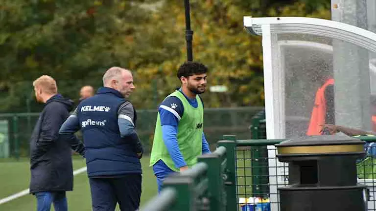 "12 مساهمة تهديفية".. لاعب مصري جديد يواصل التألق في إنجلترا 