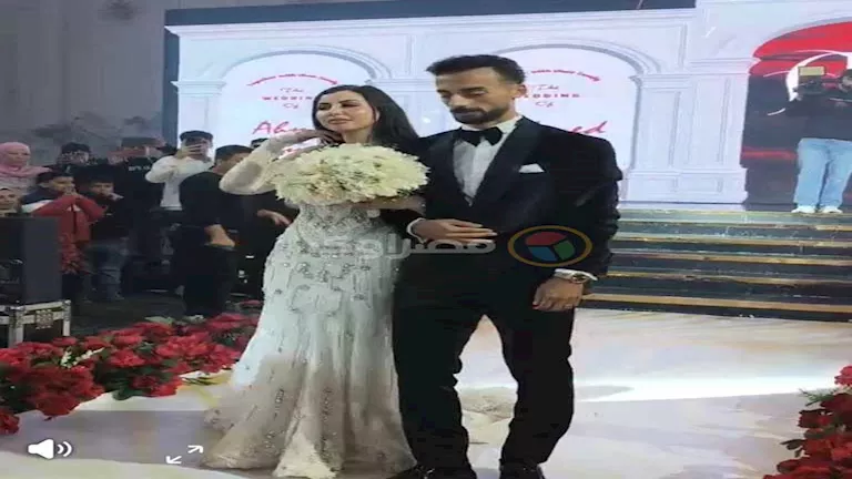 أول صورة لأحمد عبد القادر مع زوجته بعد زواجهما 