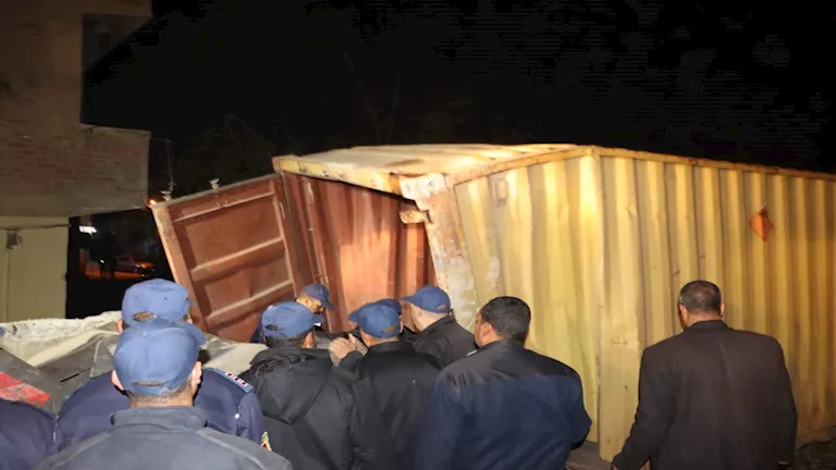 إصابتان في حادث انقلاب كونتينر بالإسماعيلية