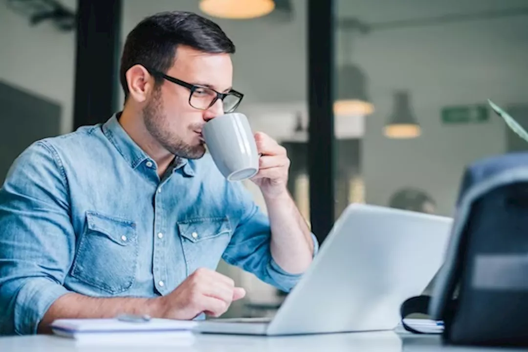 الجلوس طويلًا خطر على قلبك- تناول هذا المشروب حمايته 